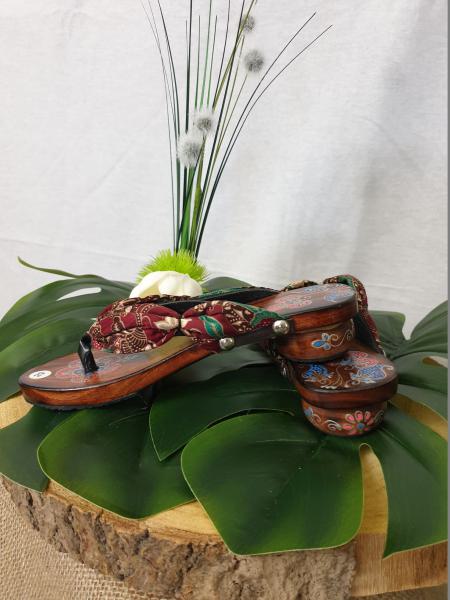 Kiddy wooden batik sandals 1